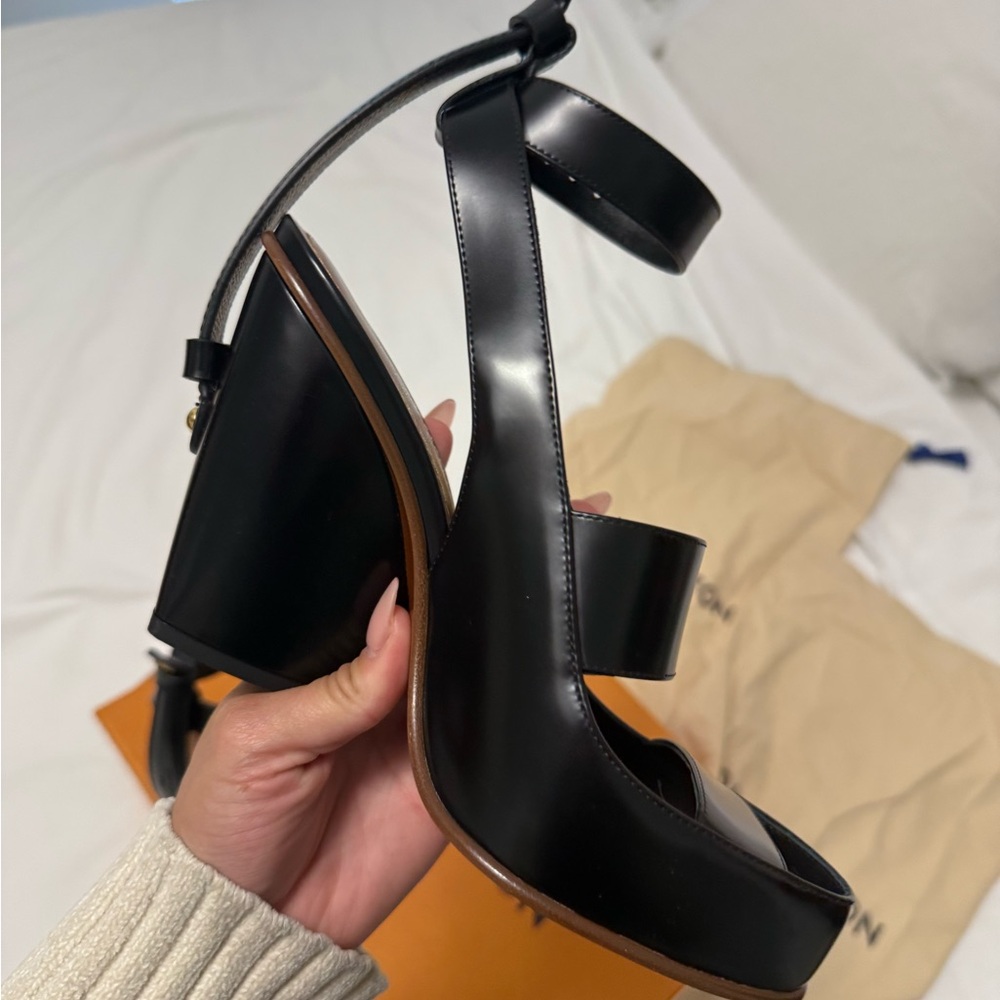 Louis Vuitton Black Trinity Leather Sandals - Picture 2 of 12